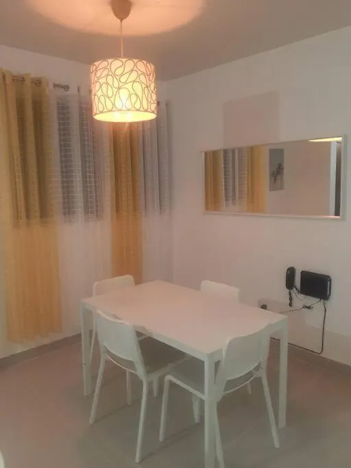 1er piso, 3 Habitaciones con piscina wifi, netflix Santiago De Los Caballeros