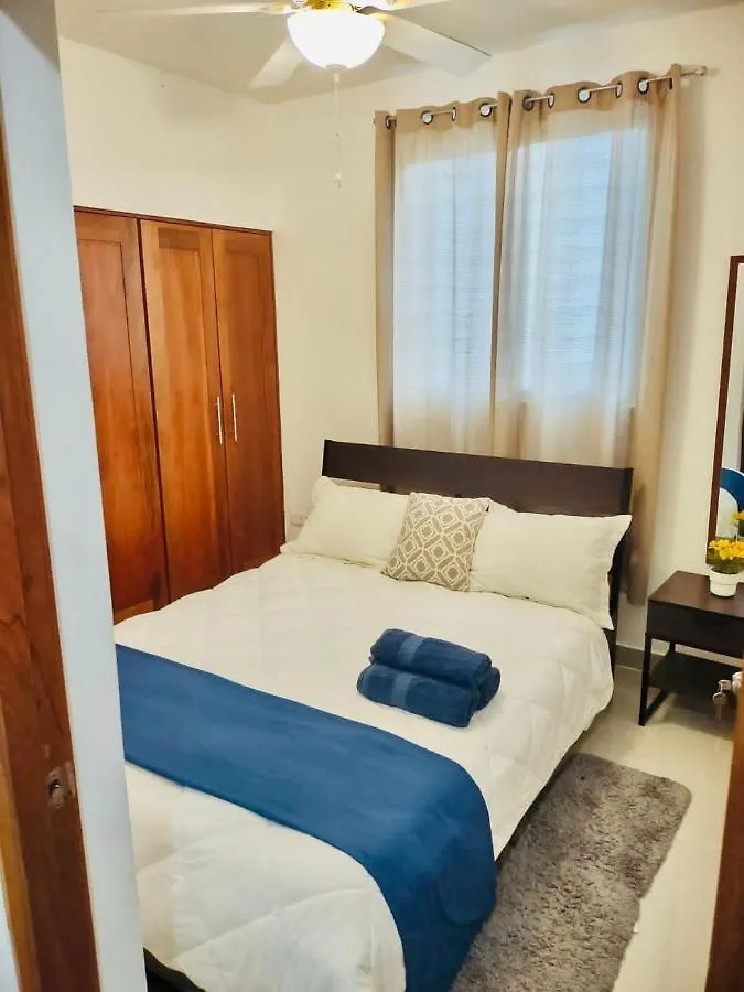 1er piso, 3 Habitaciones con piscina wifi, netflix Santiago De Los Caballeros